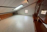 Großzügige Liegenschaft | attraktives Einfamilienhaus mit Galerie|1.706 m² Grundstück | 2 Garagen!