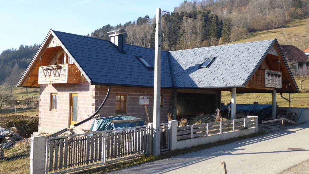 Bauland und Rohbau Wirtschaftsgebäude mit der Möglichkeit der Nutzungsänderung