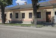Charmantes Stadthaus in zentraler Lage von Stockerau - 4 Zimmer, idyllischer uneinsehbarer Garten und Nebengebäude