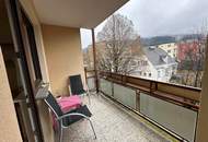 ZENTRAL UND DENNOCH RUHIG: LICHTDURCHFLUTETE 2-ZIMMER-WOHNUNG MIT XXL-GARAGE IN TOP-LAGE