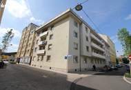 2 Zimmer und ca. 8 m² Terrasse