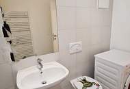 DACHGESCHOSS, INNSTRASSE, sonnige 76 m2 Neubau, 2 Zimmer, Wohnküche, Wannenbad, Parketten, WG-geeignet