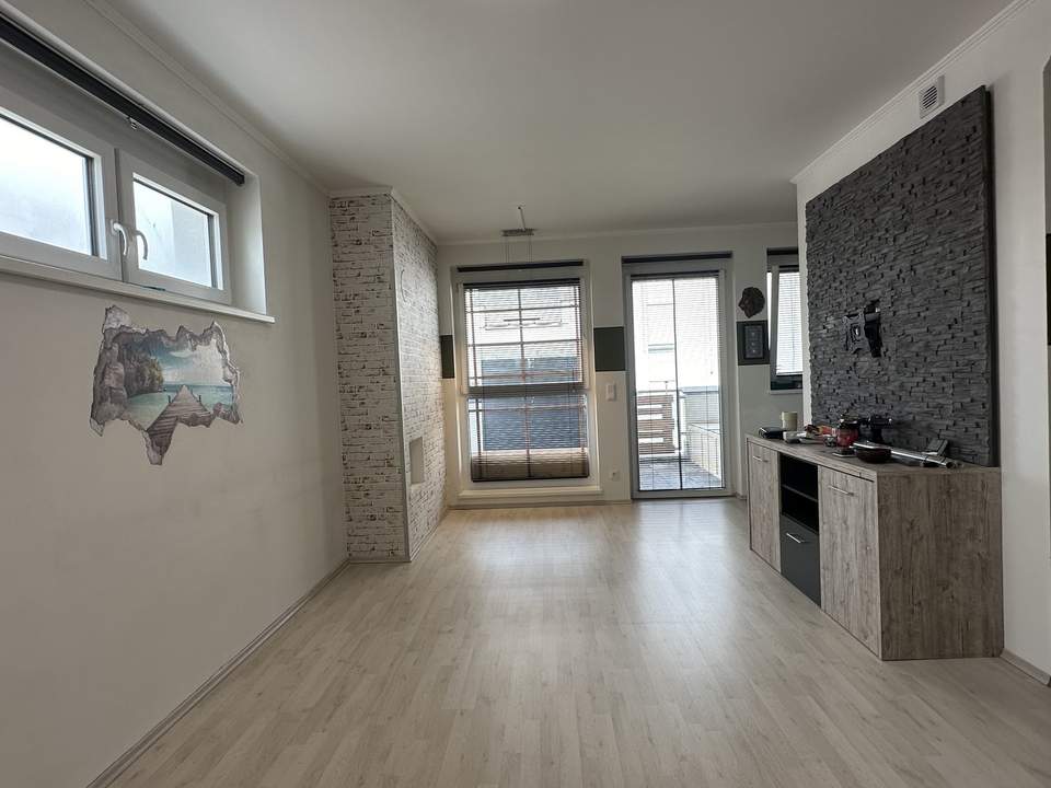 Moderne Wohnung mit Balkon, Seezugang und Garage