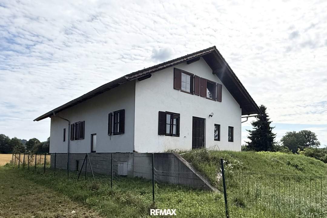 Zeit für einen Neustart: Sanierungsbedürftiges Haus in schöner Lage