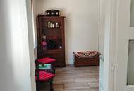 PRIVAT - entzückendes Haus, ruhige Lage Pottenstein bei Wien - zentraler Wohnbereich saniert, oberer Garten mit schöner Aussicht. (Provisionsfrei)