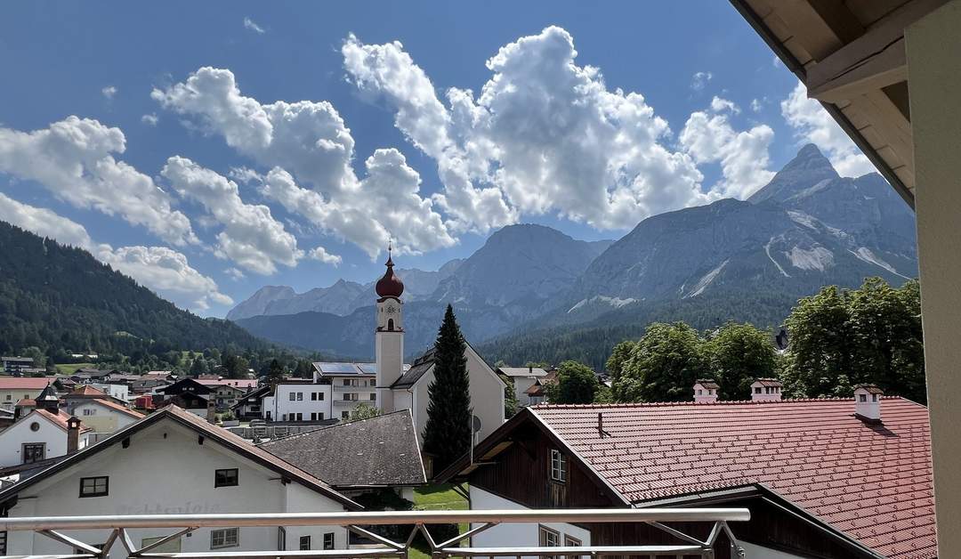 Möblierte 4-Zimmer-Dachgeschosswohnung mit Zugspitzblick – zentral in Ehrwald