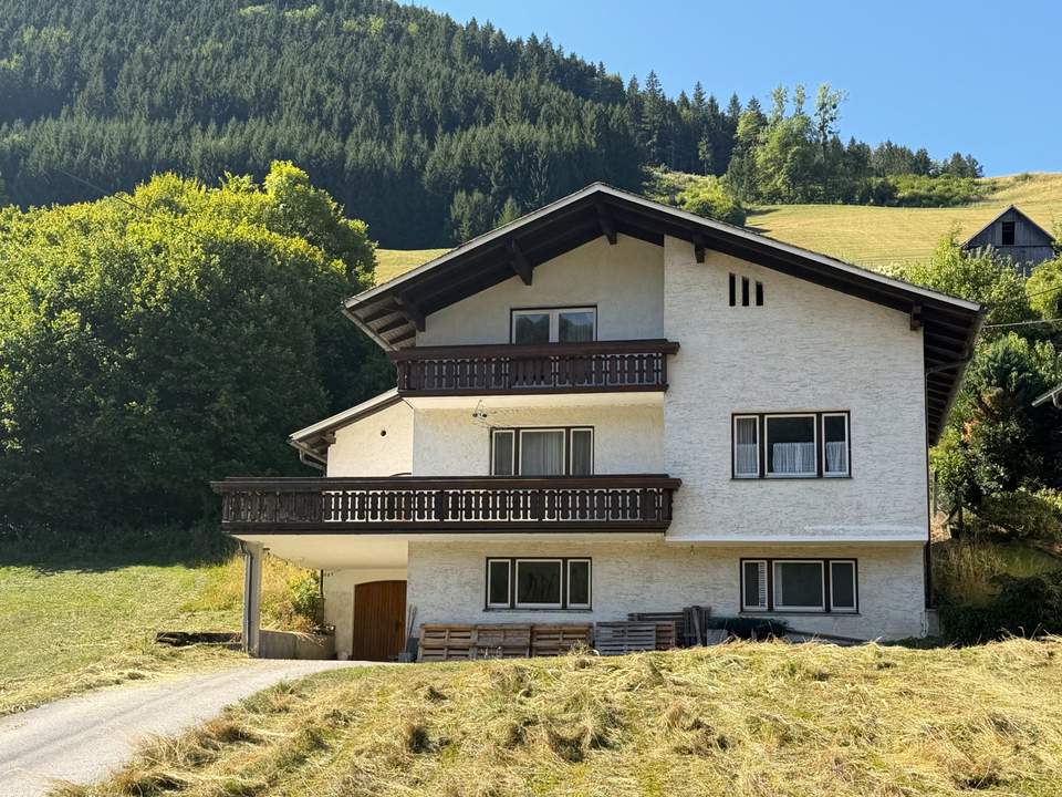Renovierungsbedürftiges Haus mit schöner Aussicht und großem Potenzial