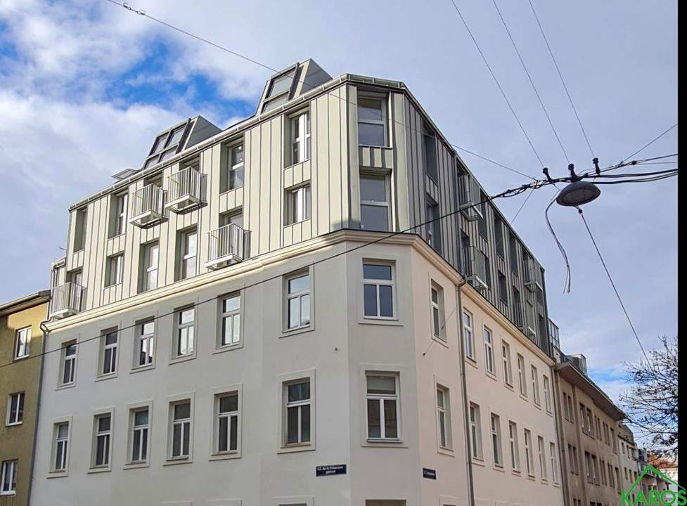 DACHGESCHOSSWOHNUNG MIT EINBAUKÜCHE *ERSTBEZUG*
