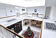 Zeitlose Architektur trifft Großzügigkeit - Designvilla mit Indoor-Pool und Einliegeroption