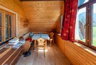 Romantisches, liebevolles Holzblockhaus in SONNIGER Lage mit schönen Ausblicken - GROSSES BAUGRUNDSTÜCK am Ortsrand!