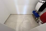 ERSTBEZUG - Helle 4-Zimmer Altbauwohnung mit 2 Bädern, 2 WCs, Abstellraum und Kellerabteil - UNBEFRISTET