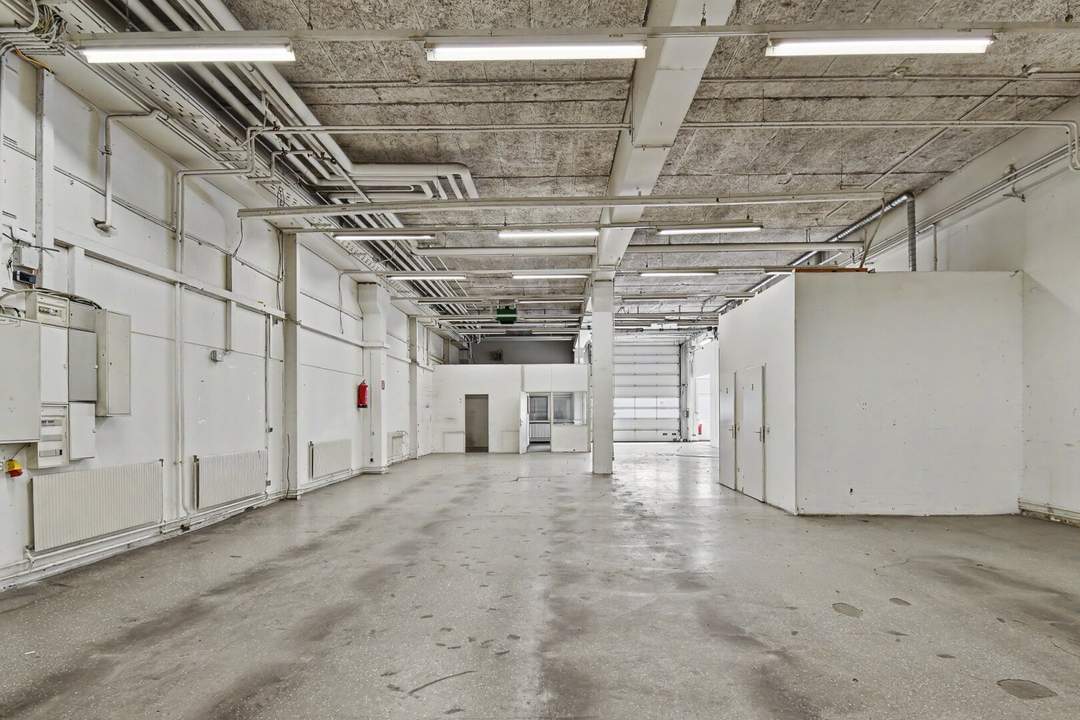 Kombination Lager 306 m2 und Büro 150 m2 im Süden Wiens