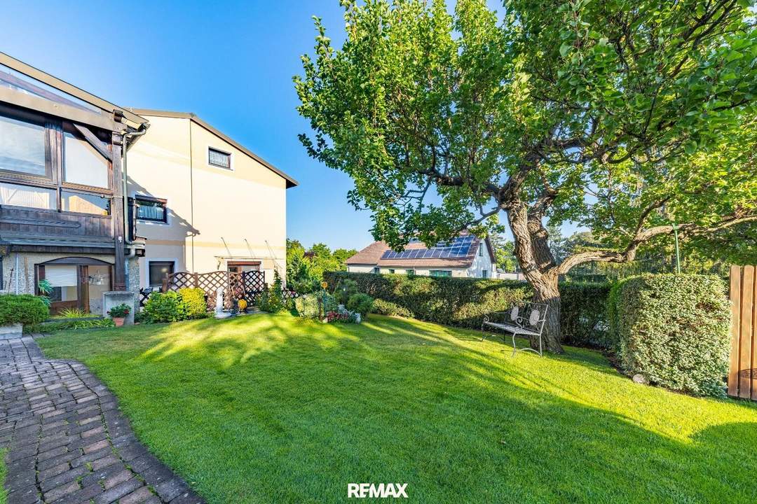 Großzügiges Wohnhaus mit Pool, Balkon, Garage, Wintergärten und Panoramablick!