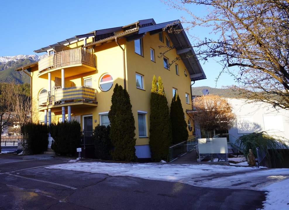 Mehrfamilienhaus mit 5 Wohneinheiten mit Balkonen, Terrasse und Stellplätzen in Tarrenz!