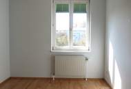 1220! Tolle 4 Zimmer Gartenwohnung und Stellplatz in Grünruhelage!