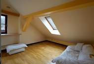Dachgeschoß-Wohntraum mit Süd-Balkon: 3 Zimmer in grüner Ruhelage zur Miete
