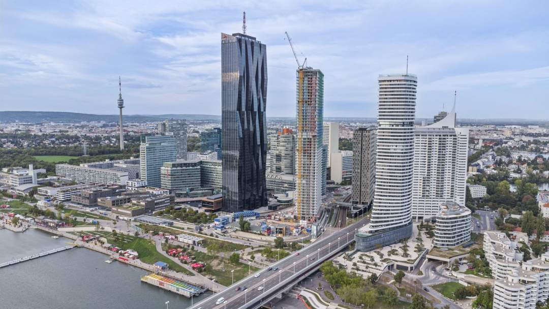 ++ Der WOLKENKRATZER an der DONAU ++ DREI Zimmer mit Skyline-View
