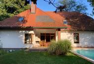 Landhausvilla mit grossem Pool und parkähnlichem Garten in zentraler Villenlage (Provisionsfrei)