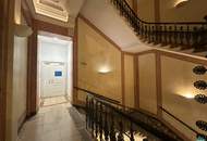 Repräsentative Altbau-Bürofläche mit Stuck, Deckenmalerei und Balkon