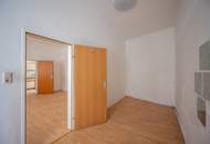 ++Airbnb++ Renovation Opportunity: Well-Located 2-Room Apartment with Potential