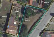 AUFGESCHLOSSEN - SONNIGES, EBENES ECKGRUNDSTÜCK MIT ALTBAUMBESTAND