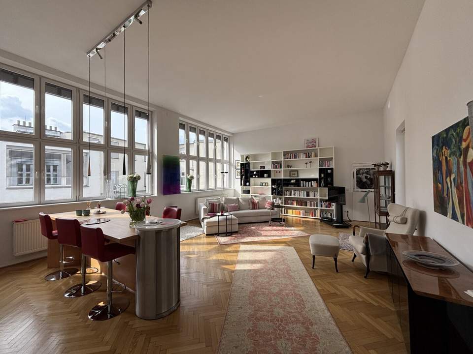 UNBEFRISTET! Stylische, absolut tolle DG-Wohnung mit ca. 43 m² grosser O/W-Terrasse ab Juni 26! 1040!