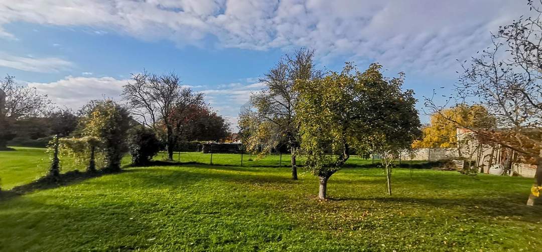 PERFEKT GESCHNITTEN - SÜDOST-AUSRICHTUNG - AUFSCHLIESSUNGSKOSTEN BEZAHLT