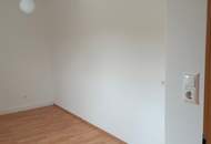 15549 Top Wohnung mit Balkon, Top Lage!