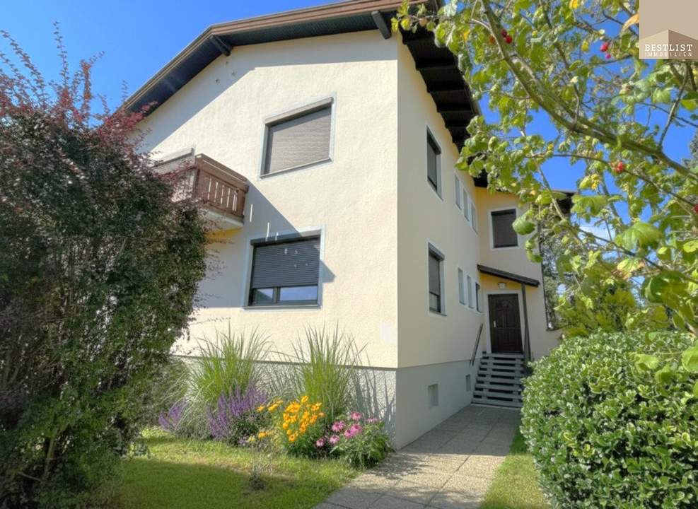 7 Zimmer Haus in Gainfarn - innen mit Renovierungsbedarf