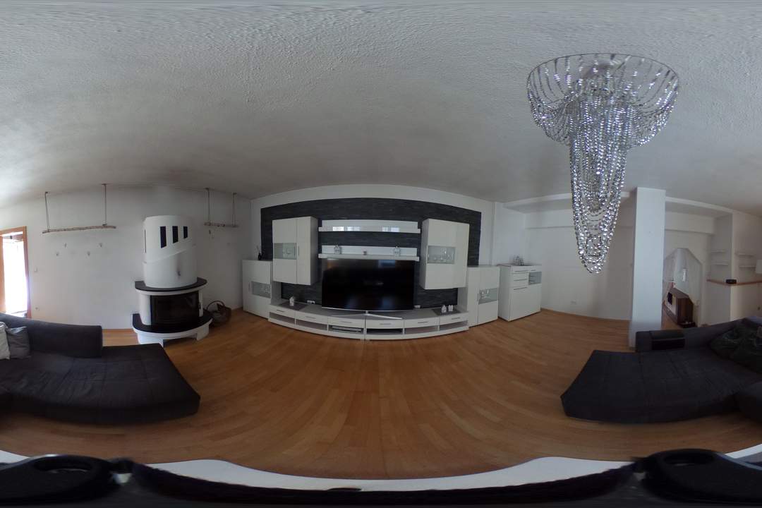 Einfamilienhaus mit Garage & Wintergarten in Ortsrandlage