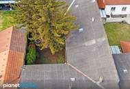 Einfamilienhaus mit Terrasse, Innenhof und großer Garage