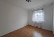 Einfamilienhaus mit Pool und großem Grundstück