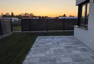 Hochmodernes Seehaus, Bungalow, 3 Zimmer, mit Garten und Terrasse, nur 4 Gehminuten vom Neufelder See entfernt