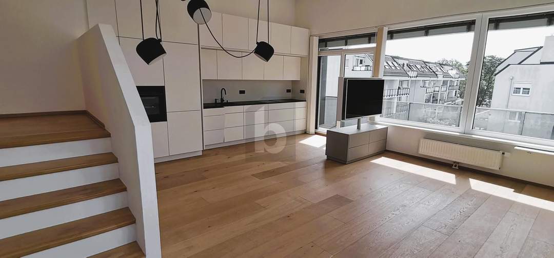 EXKLUSIV GESCHNITTEN - RUHELAGE MIT BALKON - HOCHWERTIGE AUSSTATTUNG