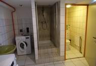 *ORTSRANDLAGE:* Wohnhaus mit sehr schönem, ebenen Garten und großzügigem Grundstück.