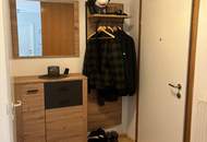 Modernes Wohnen im Holzhaus! Möblierte 3 Raumwohnung mit Balkon &amp; Carport!