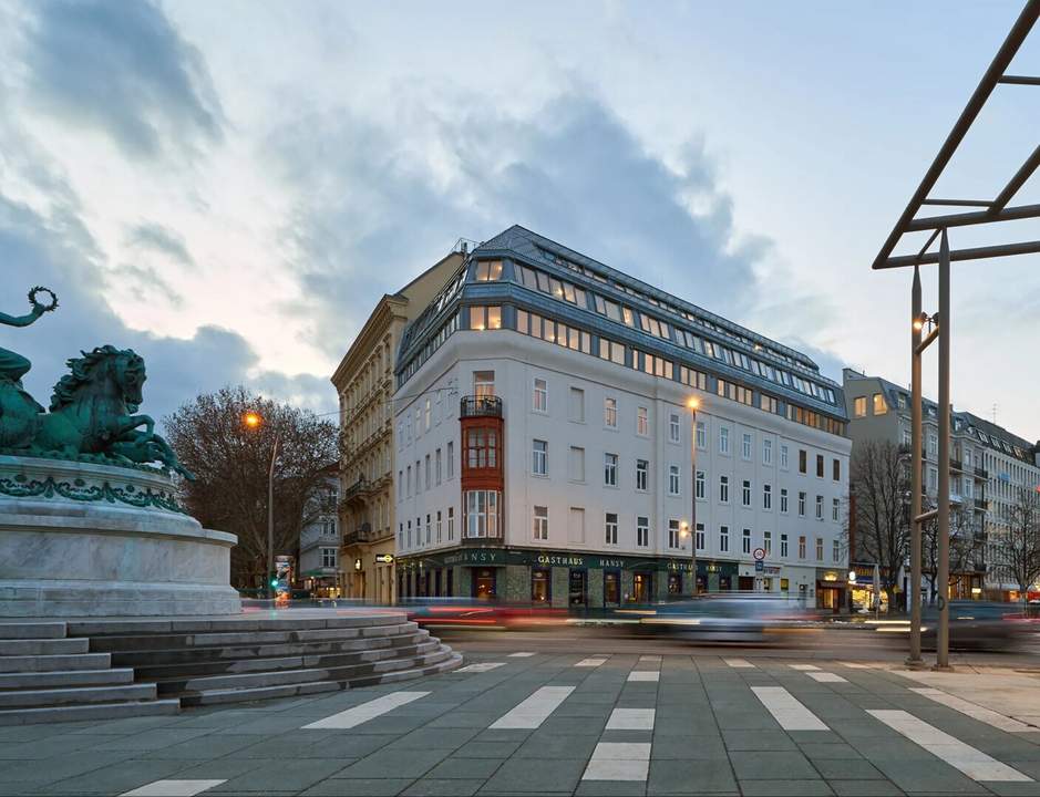 Sanierungsbedürftige, charmante 4-Zimmer-Wohnung mit großem Potenzial zur individuellen Gestaltung in repräsentativem Altbau!