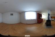 Entzückendes Einfamilienhaus mit Naturgarten, Nebengebäude und Carport