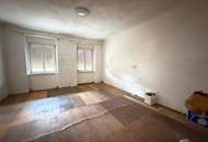 Sanierungsbedürftiges Wohnhaus mit 1.375 m² großem Grundstück in Schachendorf!