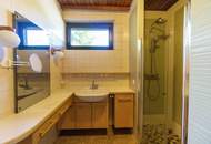 Sonnig wohnen, naturverbunden leben: Traumgarten, Schwimmteich, PV-Anlage