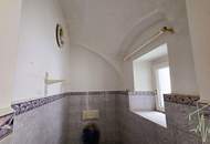 RARITÄT: Sanierungsbedürftiges Stadt-/Winzerhaus mit großem Weinkeller in Weißenkirchen