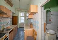 **Hannovermarkt** Renovation-Required 3-Room Period Apartment – With Approved Balcony Option – Airbnb Suitable