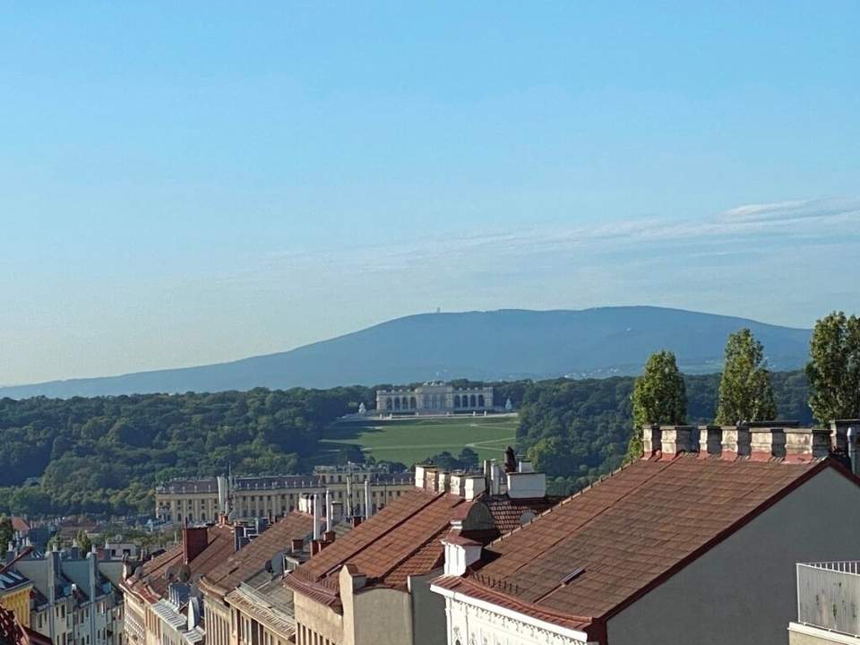 Nur ca. € 4.000 pro m² - 3 Zimmer DG-Wohnung - 2 Gehminuten zur U3 Station Johnstraße