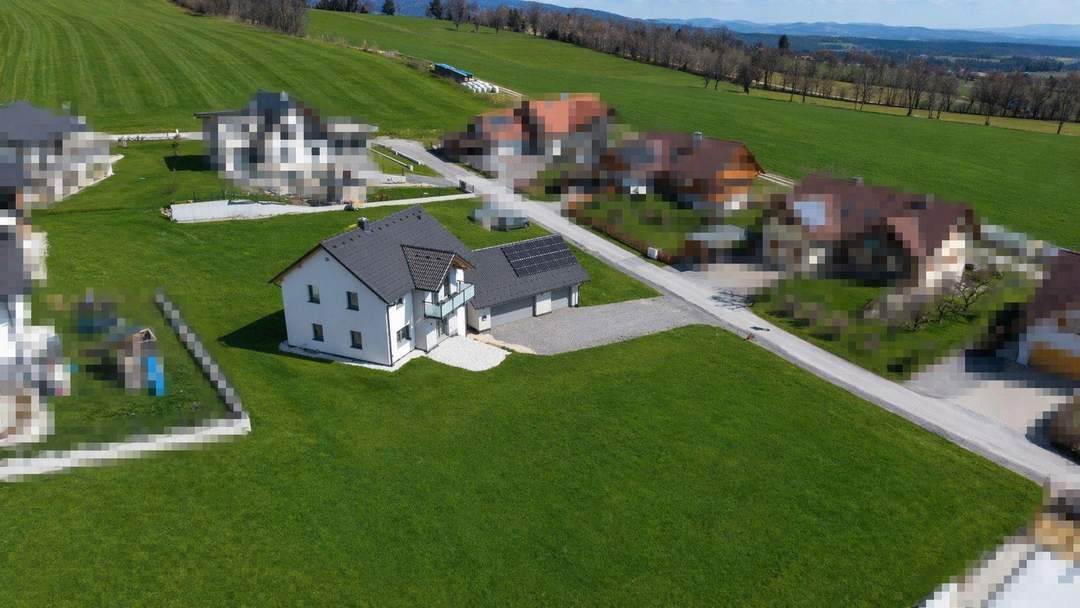 Modernes Niedrigenergie-Einfamilienhaus mit Garten und sonniger Terrasse – ideal für Familien!