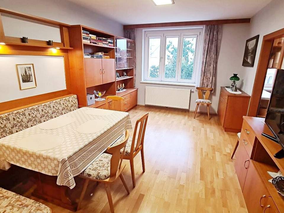 FAMILIENHIT, ENKPLATZ, gepflegte 113 m2 Neubau mit Loggia, 4 Zimmer, Küche, 2 Bäder, teilmöbliert, 3. Liftstock, U3-Nähe