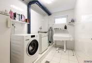 RESIDIEREN BEIM ROTEN BERG II GARAGE II SAUNA II NEUE PV-ANLAGE II 6 ZIMMER II 4 BÄDER II 54m² WOHNZIMMER MIT KAMIN II 2 TERRASSEN II BALKON II GARTEN II GROSSER KELLER